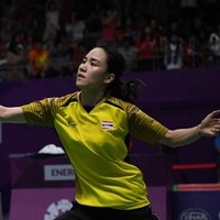 Seperti Chinese Taipei, tim Thailand beraksi dengan jersey berwarna kuning. Dalam tradisi masyarakat Negeri 1000 Pagoda itu, warna kuning diyakini membawa hoki. (Foto: AFP)
