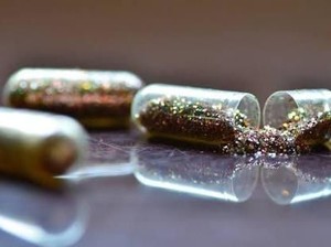 Ada-ada Saja, Orang Konsumsi Kapsul Glitter Agar Fesesnya Berkilauan