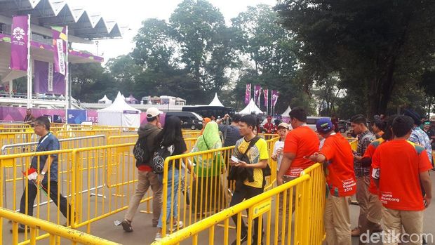 Ada Gadeng Marten di Antrean Nonton Final Bulutangkis Asian Games 2018