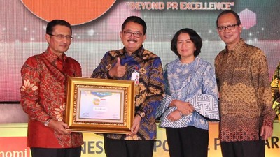 Bank DKI Diganjar Penghargaan Perusahaan Populer