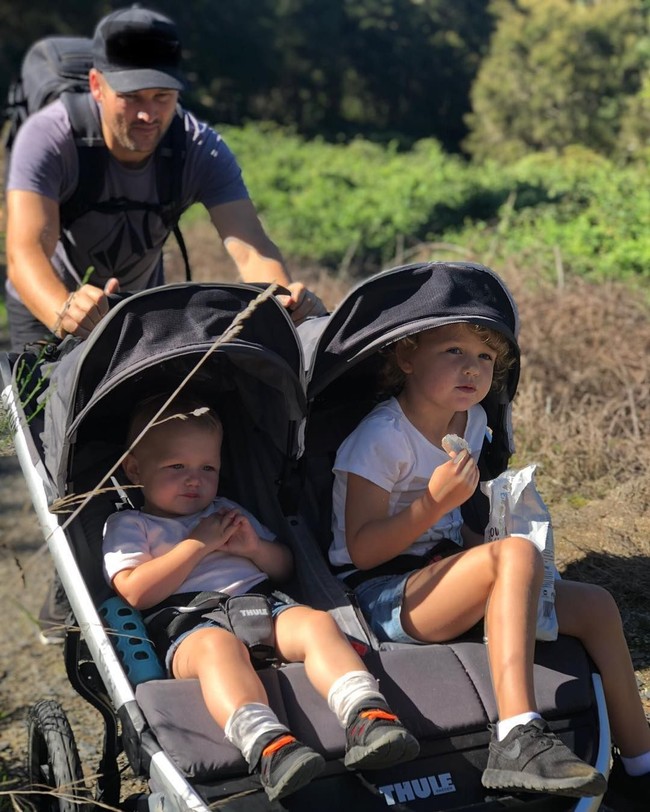 Hinggi kini keluarga Katie dan Mark Sievers sudah jalan-jalan ke Hawaii, Mexico, Belize, Cost Rica, Panama, Colombia, dan Eropa. Biasanya mereka akan menetap di suatu tempat selama seminggu.  Foto: Instagram @kiwi_and_free