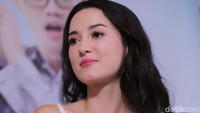 Julie Estelle saat ditemui di sebuah acara di kawasan Kuningan, Jakarta Selatan pada Senin (27/8). Pool/Ismail/detikFoto.