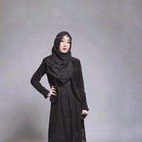 Tak heran jika Chacha ikut terjun ke dunia hiburan, ia memiliki paras yang cantik seperti ibunya. Kini, Chacha mengadu kemampuan akting dengan menjadi bintang sinetron di sebuah stasiun TV. Foto: Instagram/Oznapitzcha