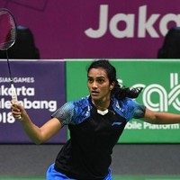 Jersey badminton para atlet Asian Games 2018 tak melulu sesuai dengan warna bendera negaranya. Tim India misalnya, memakai baju hitam dengan motif garis-garis biru muda yang menghiasi bagian lengan. Seperti diketahui, bendera India terdiri dari susunan blok berwarna oranye, putih, dan hijau, serta lingkaran biru navy di bagian tengah. (Foto: AFP)