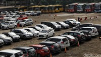 Tempar parkir itu juga bisa menampung bus.