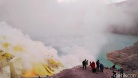 Foto: Kawah Ijen menjadi ikon pariwisata Banyuwangi, Bondowoso dan daerah sekitanya (Chuk S Widarsha/detikTravel)