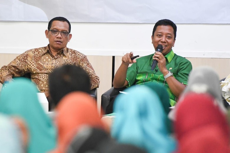 Rommy Usul Pinjaman Bebas Bunga untuk UKM Terus Ditambah Rommy Usul Pinjaman Bebas Bunga untuk UKM Terus Ditambah