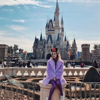 Ia pun mendapat banyak sponsor busana yang membuat tampilannya semakin stylish. Foto: Instagram @willamazing