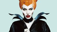 Angelina Jolie marah nggak ya kalau lihat kreasinya yang satu ini? Pasalnya tanduk hitam saat dirinya memerankan tokoh Maleficent di judul film bernama sama itu diganti dengan ayam panggang. Ada ada aja, ya! Foto: Instagram shusaku1977