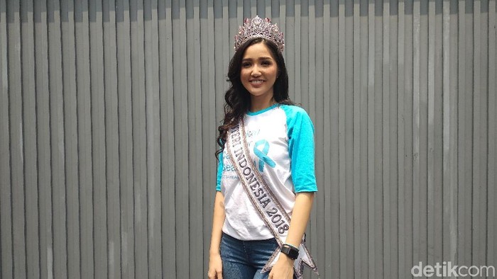 Putri Indonesia 2018 Sonia Fergina Citra mengaku lebih sadar akan bahayanya penyakit kanker. Foto: Widiya Wiyanti/detikHealth Putri Indonesia 2018 Sonia Fergina Citra mengaku lebih sadar akan bahayanya penyakit kanker. Foto: Widiya Wiyanti/detikHealth