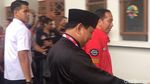 Potret Pelukan Bertiga Jokowi-Prabowo-Peraih Emas Pencak Silat
