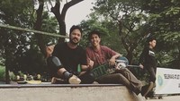 Kacauuu kacau kacau, kerennn bahh, komentar salah satu pengikut Fathir Muchtar di akun instagramnya, yang diam-diam senang main skateboard juga. (Foto: Instagram)