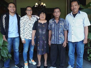 Momen Hangat Aprilia Manganang Bersama sang Bunda