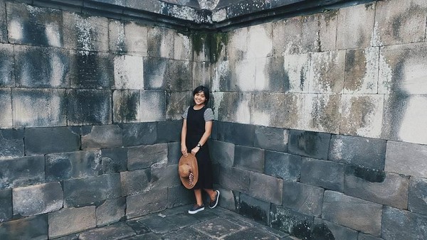 Lahir di Wonogiri, tentu Jorji tak melewatkan kesepatan untuk liburan ke objek wisata di Jawa Tengah. Ini fotonya saat liburan di Candi Ratu Boko, Yogyakarta (greegoriaa/Instagram) Lahir di Wonogiri, tentu Jorji tak melewatkan kesepatan untuk liburan ke objek wisata di Jawa Tengah. Ini fotonya saat liburan di Candi Ratu Boko, Yogyakarta (greegoriaa/Instagram)