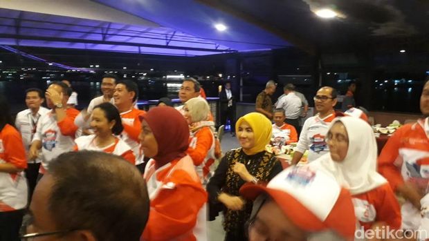 Jadi Dirut Pertamina Nicke Widyawati Joget 'Syantik' Bareng Rini