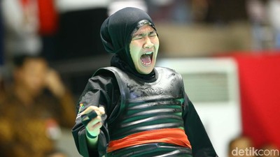 Pipiet Kamelia Sumbang Emas ke-12 dari Pencak Silat