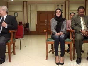 Ditanya soal Hamil, Nikita Mirzani: Tunggu Beberapa Bulan Lagi