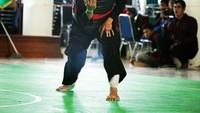 Ini sosok Iqbal sedang beraksi silat. (Foto: Instagram/iqbal_candra)