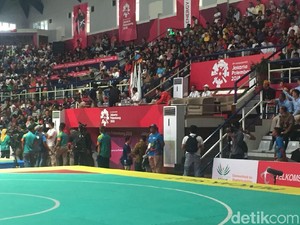 Berpakaian Pendekar, Prabowo Kembali Saksikan Pencak Silat di TMII