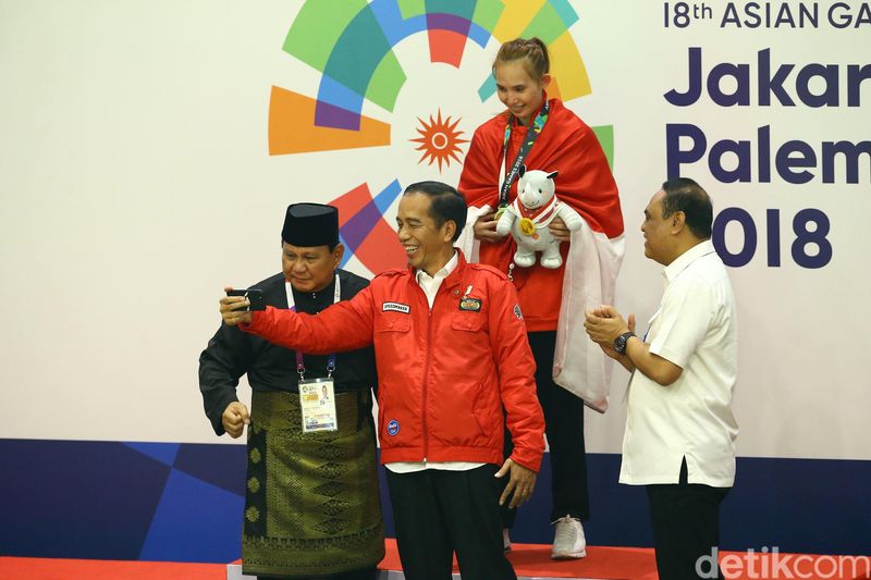 Momen Kebersamaan Jokowi - Prabowo di Final Silat