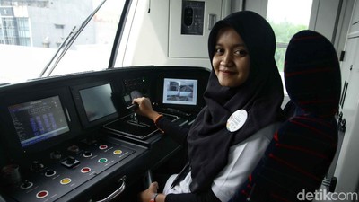 Menjajal LRT Jakarta dari Stasiun Velodrome