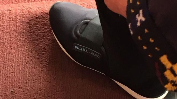 Sepatu Kece Bos Baru Pertamina yang Bikin Salah Fokus