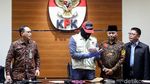 KPK Tunjukkan Barang Bukti Suap OTT PN Medan