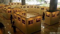 Pameran foto digelar dalam rangka memperingati HUT DPR yang ke-73.