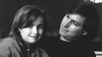 Beberapa tahun kemudian, Steve Jobs baru mau mengakui Lisa sebagai anaknya setelah melakukan tes DNA dan pengadilan memutsukan Lisa putri kandungnya. Jobs pun minta maaf dan mulai sering bertemu dengan Lisa. Foto: Lisa Jobs