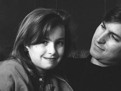 Kegetiran di Balik Potret Steve Jobs dan Putri Kandungnya