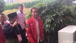 Potret Pelukan Bertiga Jokowi-Prabowo-Peraih Emas Pencak Silat