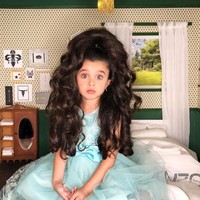 Berambut panjang dengan sinar mata kehijauan plus senyum yang manis, Mia membuat netizen terpesona. Foto: Instagram/@miaaflalo