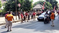 Polisi menggelar rekonstruksi pembunuhan Eko Prasetio oleh Iwan Adranacus. Rekonstruksi digelar menggunakan mobil Honda Accord, bukan Mercedes Benz. Foto: Bayu Ardi Isnanto/detikcom