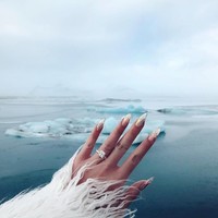 Aku jujur sangat terkejut dan tentu sangat bahagia. Untuk orang-orang yang heran mengapa aku pakai dress, ebelum perjalanan, King menyuruhku membawa gaun besar untuk pemoretan pasangan jadi aku tidak pernah mengira apa-apa, katanya kepada situs Wedding Scoop. Foto: Instagram @willamazing