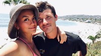 Nah kalau ini Agnez Mo yang mesra banget sama pacarnya. Foto: Dok. Instagram/crazybonz