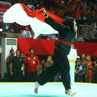 Masih dari pencak silat, Pipiet Kamelia juga menyumbangkan emas untuk nomor tarung Kelas D (55-60Kg). Ia meraih medali emas ke-28 untuk Indonesia dan berhak mendapatkan bonus Rp 1,5 M. Foto: Grandyos Zafna