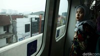 Selain itu uji coba ini sekaligus mengenalkan penumpang tentang gerbong, kemudi, kecepatan LRT serta pengenalan Stasiun LRT Velodrome yang hampir rampung.