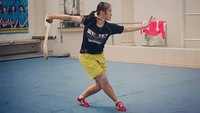 Dalam bela diri Wushu, pedang menjadi salah satu alat yang sering digunakan untuk tampil dalam sebuah kejuaraan. (instagram/felda_elvira)