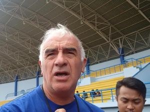 Pelatih Arema FC Dukung Keputusan Apapun Terkait Virus Corona
