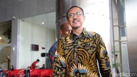 KPK tengah mengembangkan kasus dugaan korupsi dalam penerbitan surat keterangan lunas (SKL) Bantuan Likuiditas Bank Indonesia (BLBI). Hal tersebut terindikasi dari kehadiran mantan kepala Badan Penyehatan Perbankan Nasional (BPPN), I Putu Gede Ary Suta di kantor lembaga antikorupsi itu.