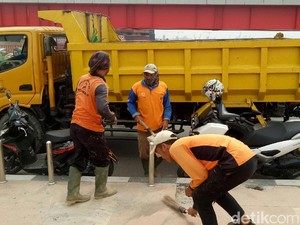 Banyak Tamu Asian Games, Trotoar Jembatan Ampera Langsung Diperbaiki