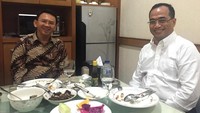 Makan siang di kantor Gubernur Jakarta. Saat itu Jakarta masih dipimpin oleh Basuki Tjahaja Purnama alias Ahok. Keduanya makan siang sambil membahas rute LRT.  Foto: Instagram @budikaryas