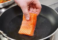 Ini 6 Trik Bikin Salmon Panggang Seenak Buatan Restoran