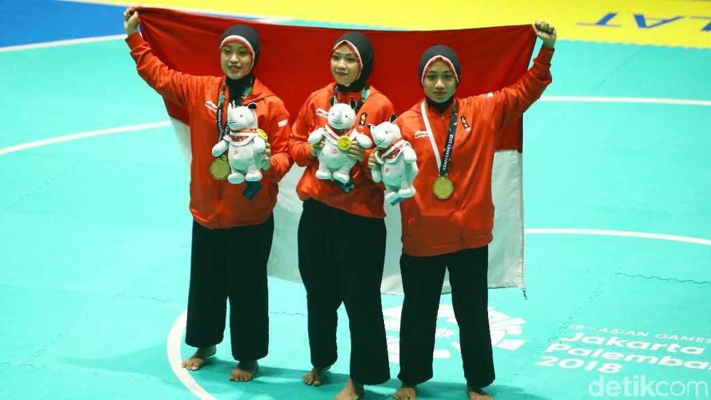 Pencak Silat Regu Putri Persembahkan Emas ke-27 untuk Indonesia Pencak Silat Regu Putri Persembahkan Emas ke-27 untuk Indonesia
