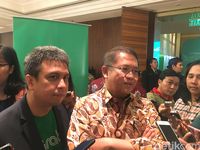 Menkominfo Rudiantara dan Managing Director Grab Indonesia Ridzki Kramadibrata. 