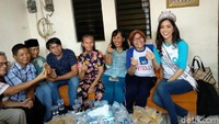 Kedatangannya pun membuat keceriaan di rumah singgah itu. (Widiya/detikHealth) 
