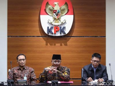 Momen Jumpa Pers Bersama KPK-MA Soal OTT Hakim di Medan