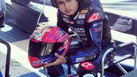 Pembalap racing asal Indonesia, Galang Hendra Pratama memiliki segudang prestasi untuk Indonesia. Pembalap berusia 19 tahun ini, kerap membagikan kesehariannya di Instagram. Foto: Instagram @galanghendra55real