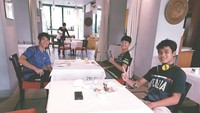 Ini pose imut Galang saat sarapan bersama kedua temannya, sebelum bertanding. Foto: Instagram @galanghendra55real