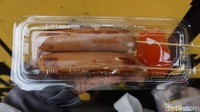 Untuk bisa makan di area Kuliner Asian Games, pengunjung harus menyiapkan uang tunai. Selain itu, ada juga zona Kaka dan zona Atung yang kulinernya juga tak boleh dilewatkan. Foto: Devi S. Lestari / detikFood